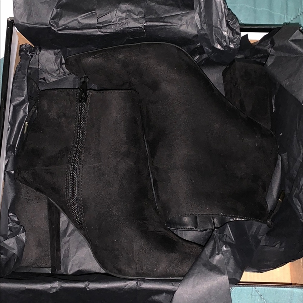 Size 7 ankle booties